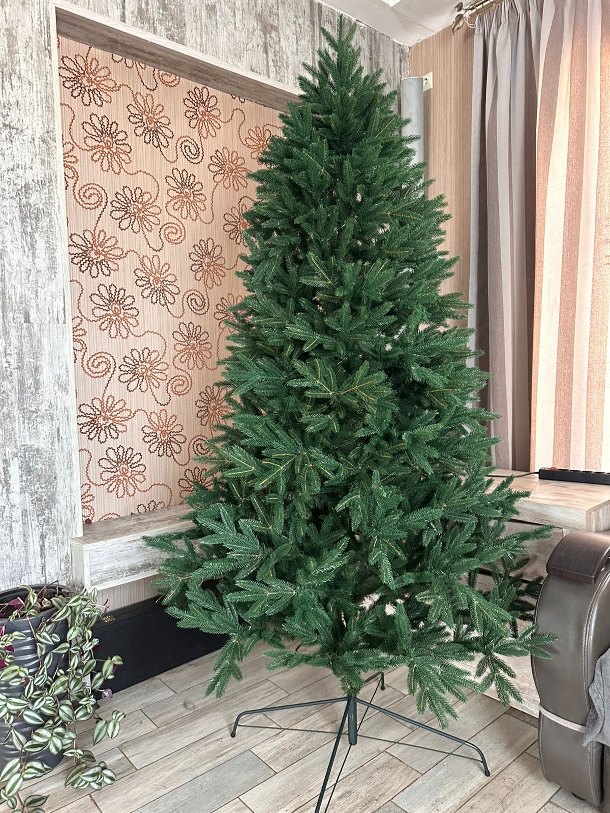 Елка искусственная Лесная красавица, на подставке, 210 см